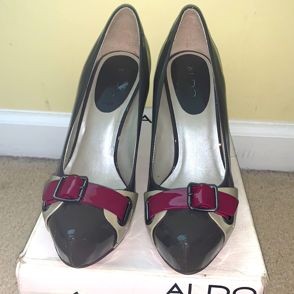 Aldo platform patent leather pump. Size 8 
Vintage Piece